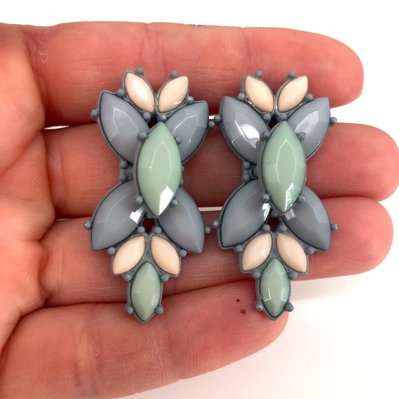3 for $20 🌸 Large Pierced Stud Faceted Pastel Earrings - Picture 1 of 4